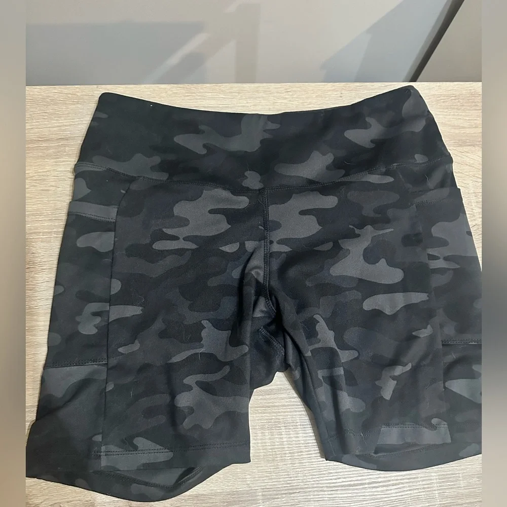 Danskin Women's Camo Bike Shorts (bundle 2) - Black. Size large. - Picture 1 of 11